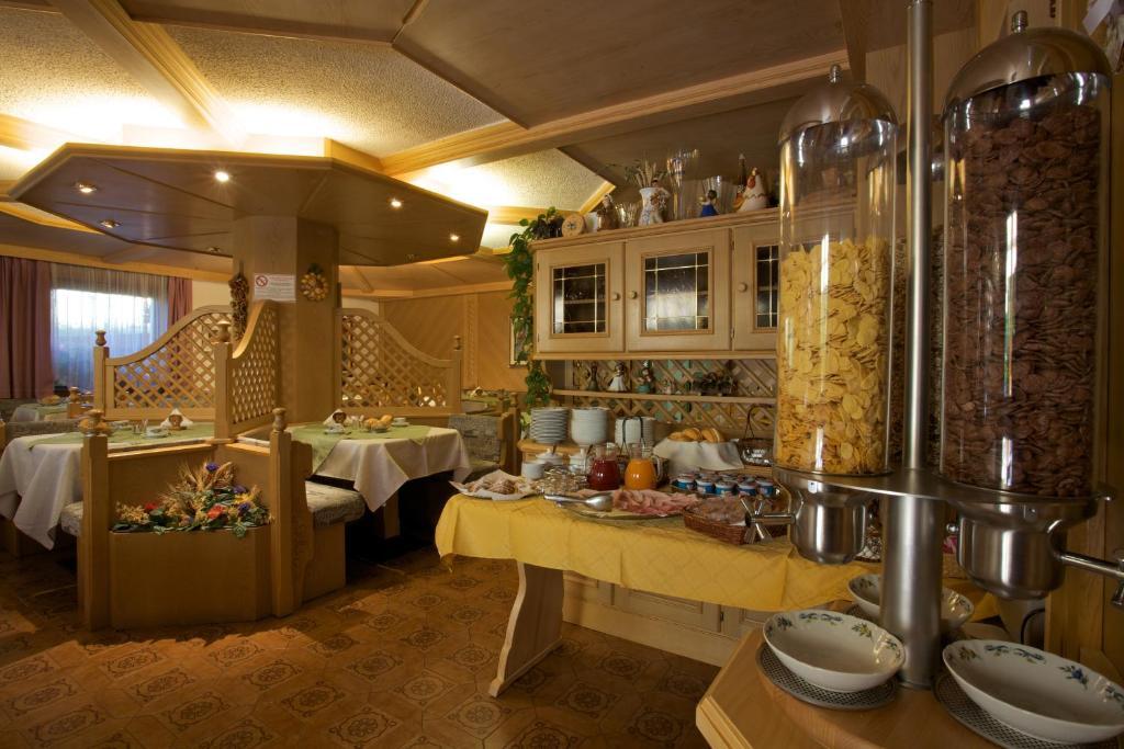 Albergo Bellaria Carano  Ngoại thất bức ảnh